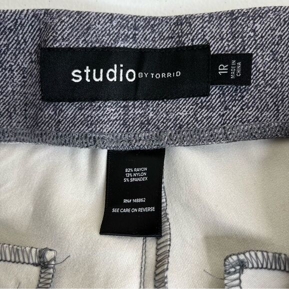 Studio by Torrid Pull On Relaxed Taper High Rise Ponte Gray Blue Pants Women 1X - Picture 7 of 13